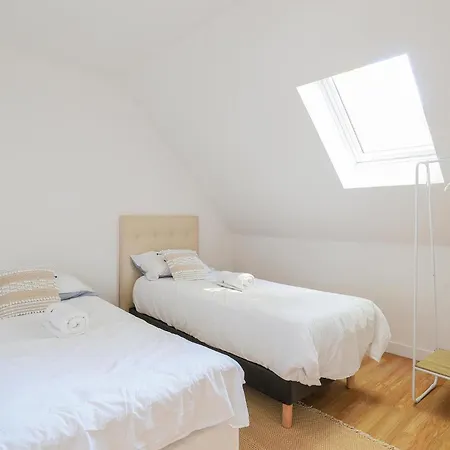 Spacieuse Maison De *